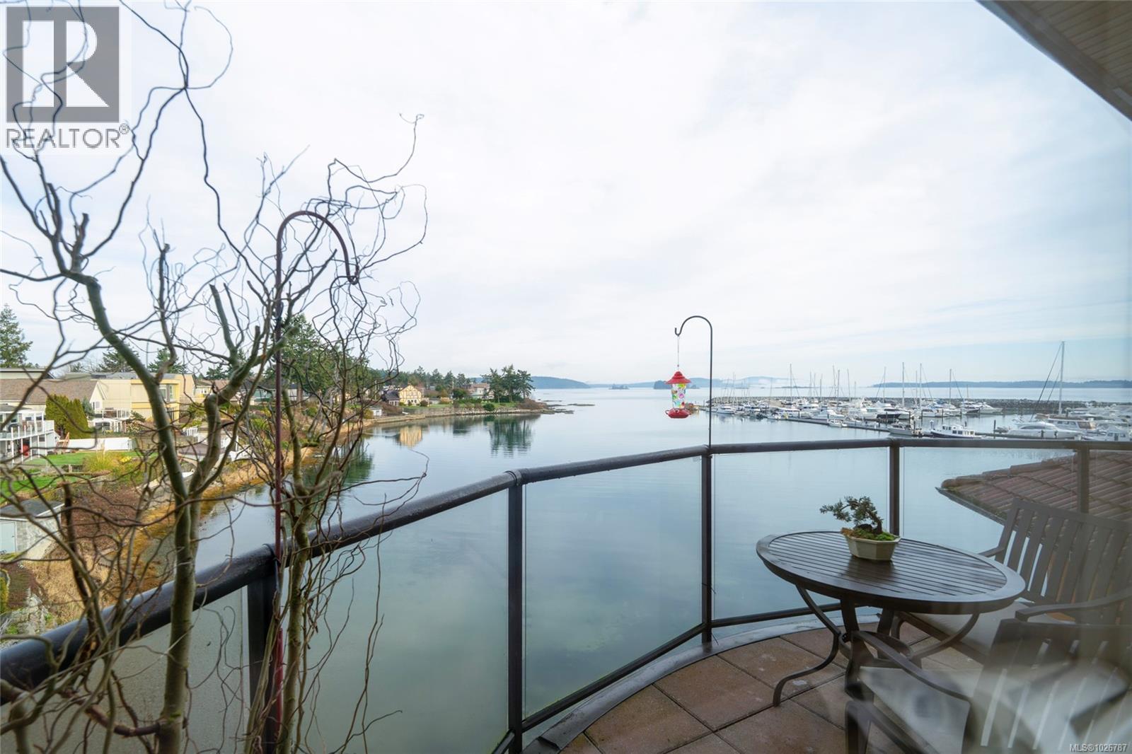 201 9949 Third Street, Sidney