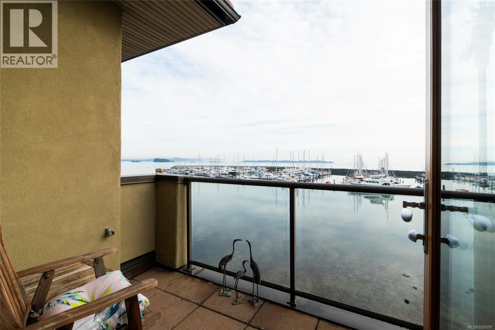 201 9949 Third Street, Sidney