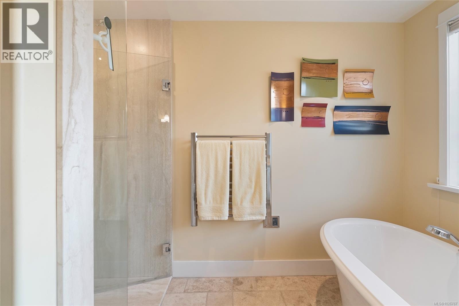 201 9949 Third Street, Sidney