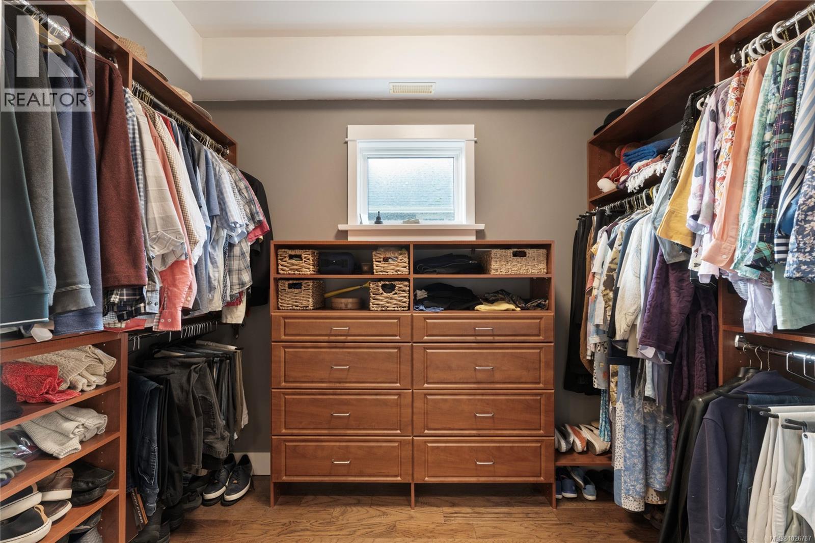 201 9949 Third Street, Sidney