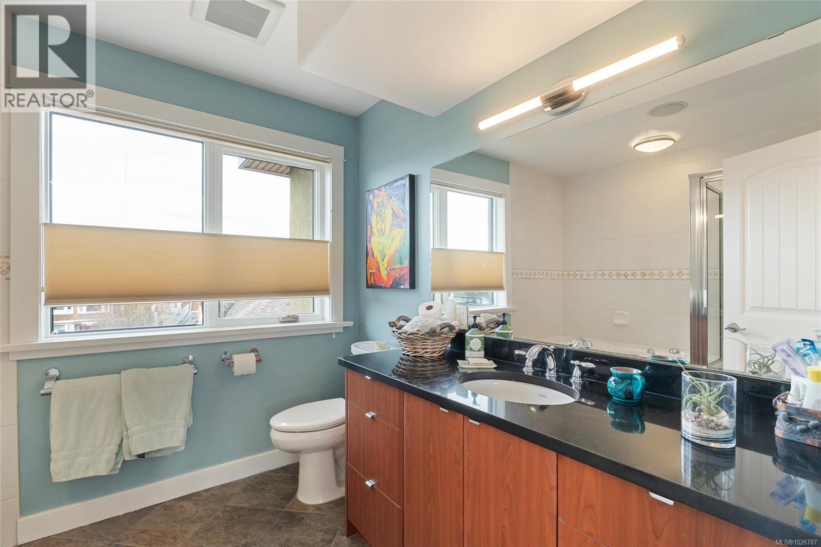 201 9949 Third Street, Sidney