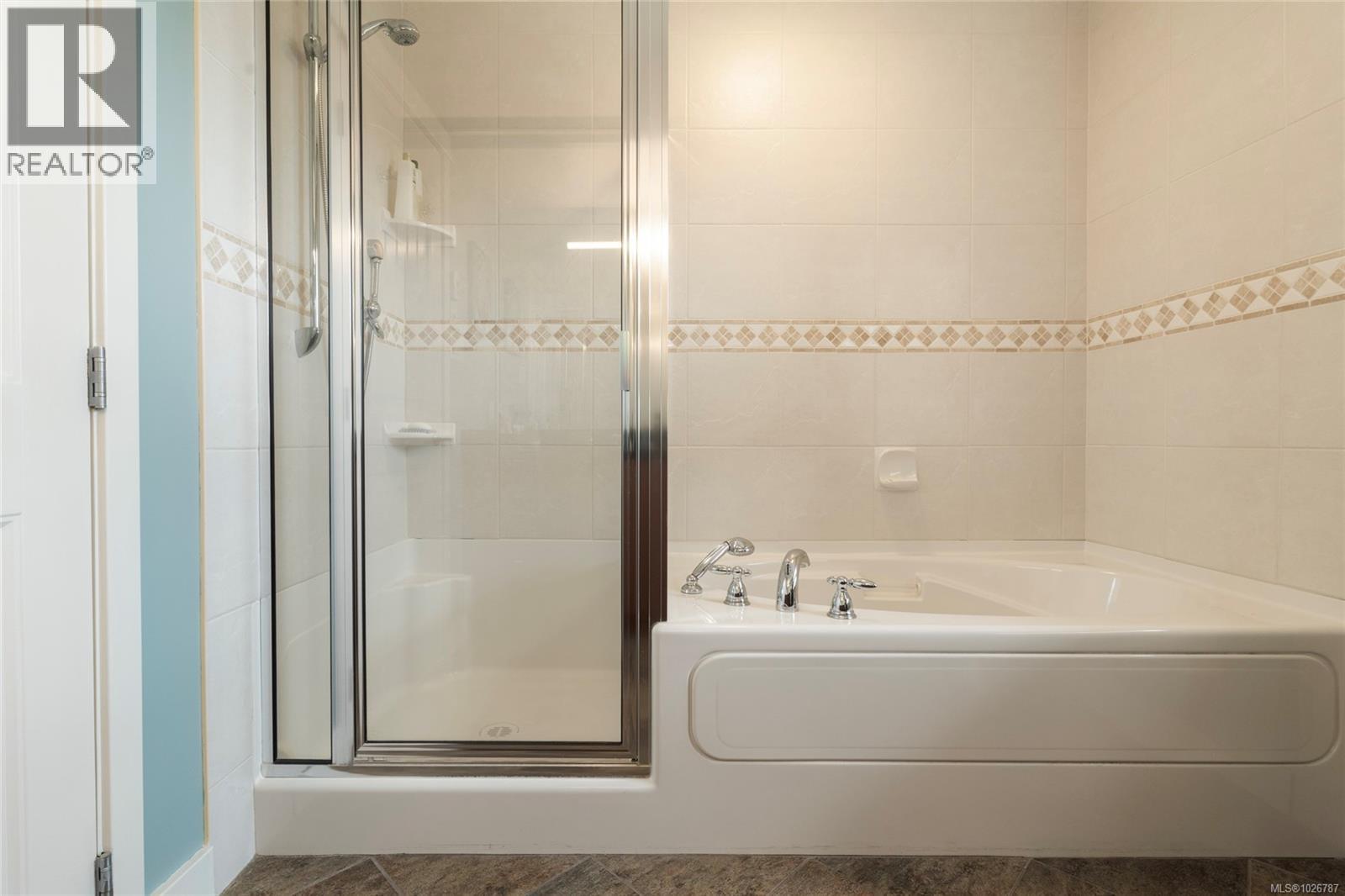 201 9949 Third Street, Sidney