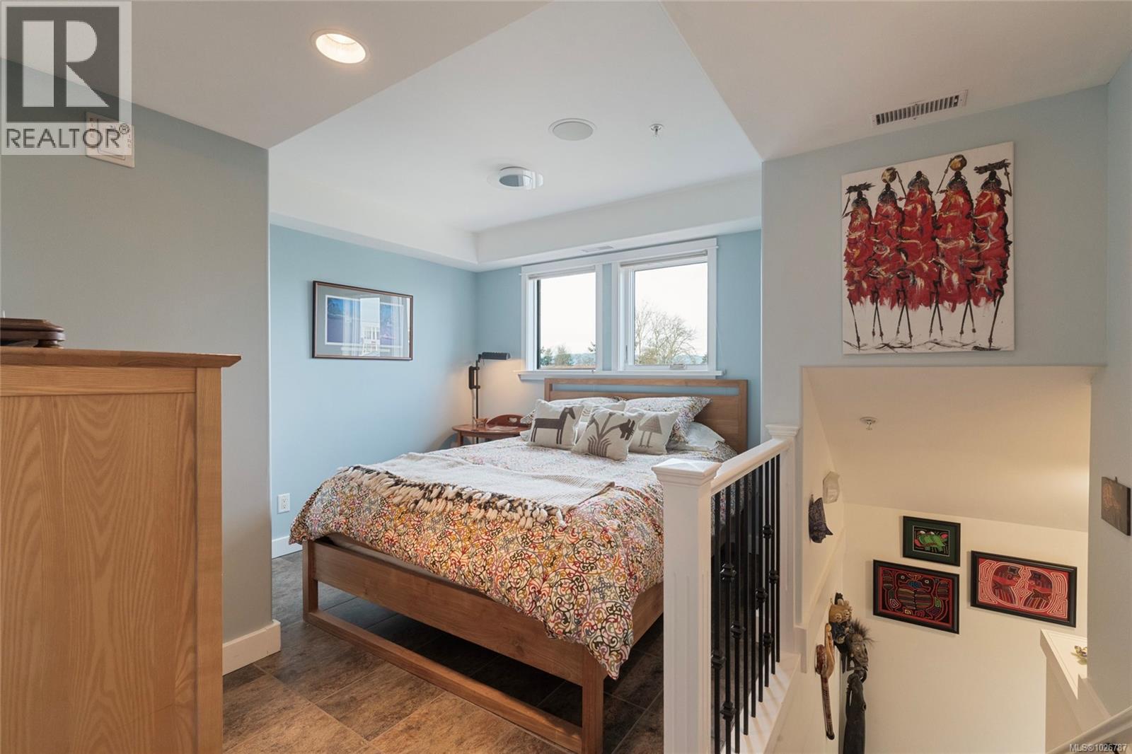 201 9949 Third Street, Sidney