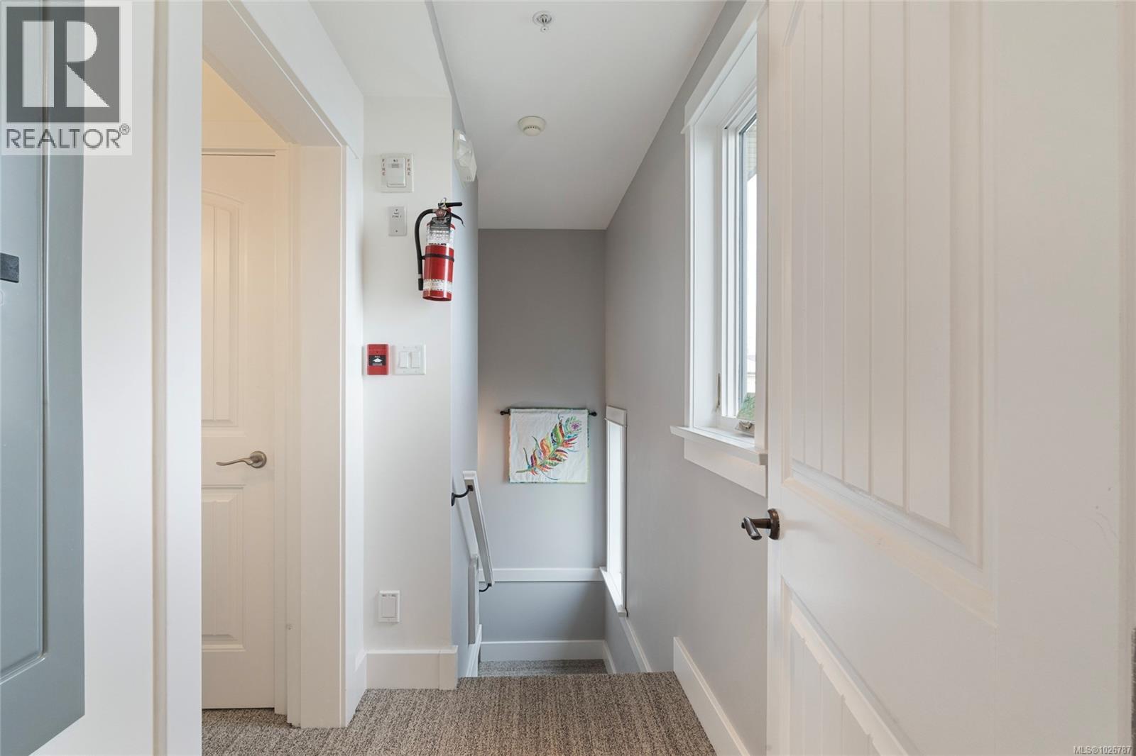 201 9949 Third Street, Sidney