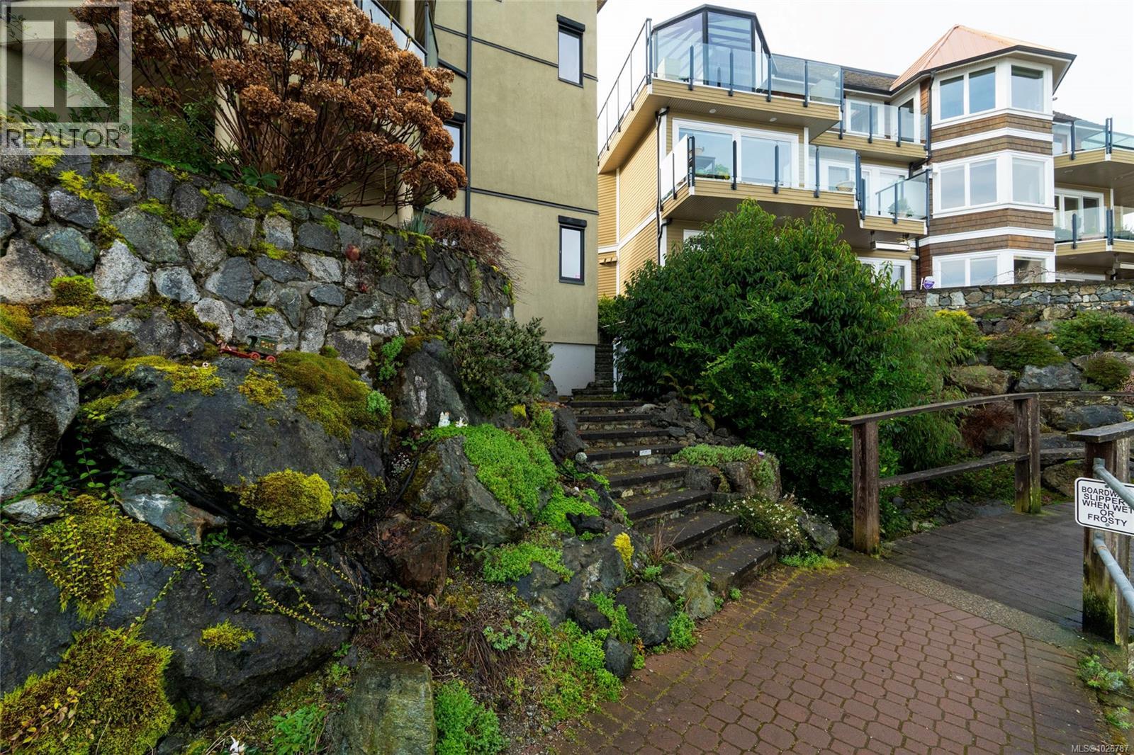 201 9949 Third Street, Sidney