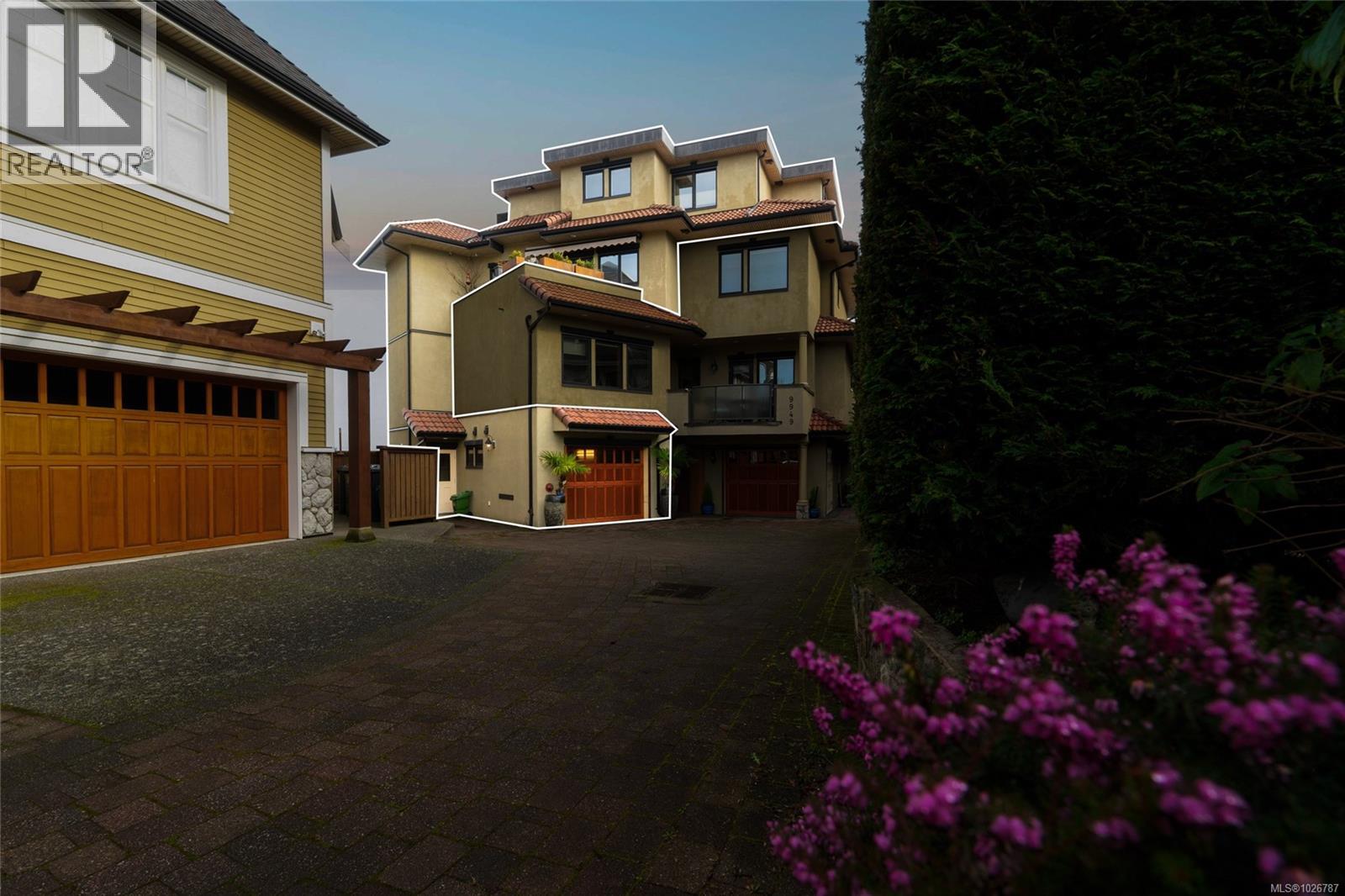 201 9949 Third Street, Sidney