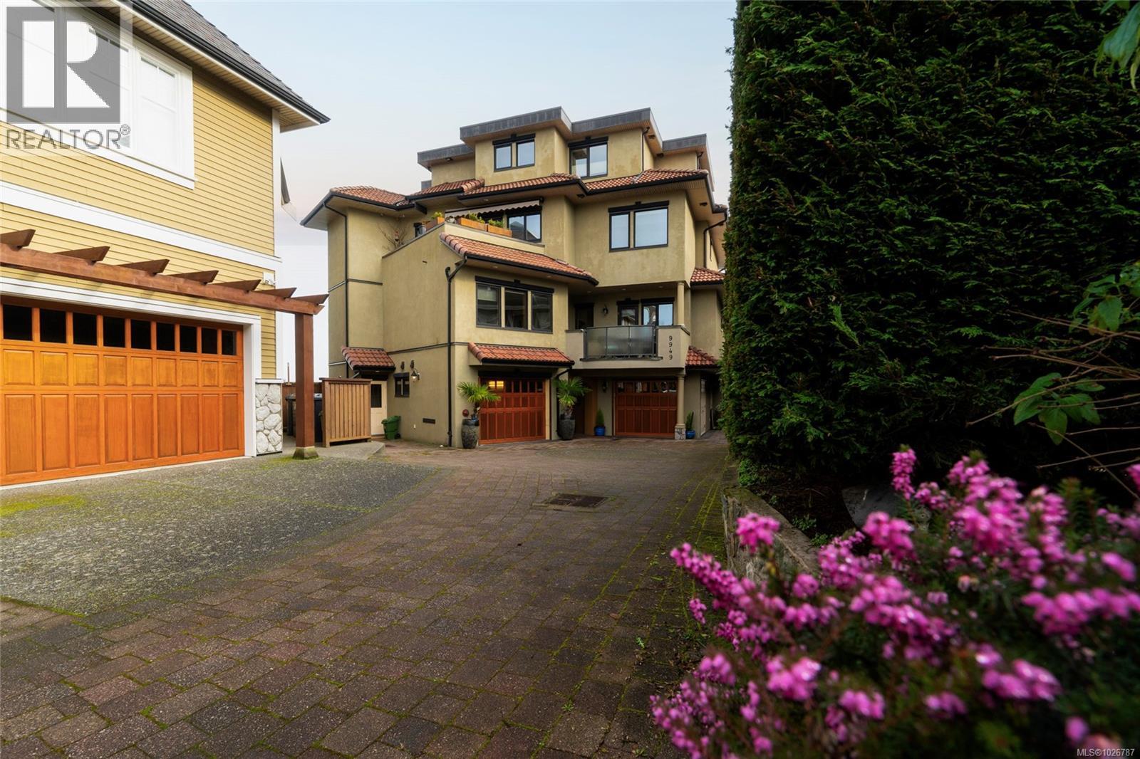 201 9949 Third Street, Sidney