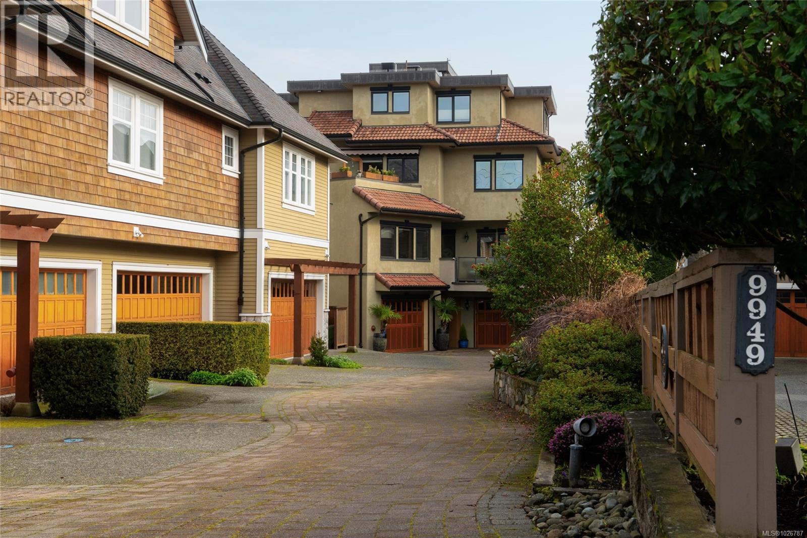 201 9949 Third Street, Sidney