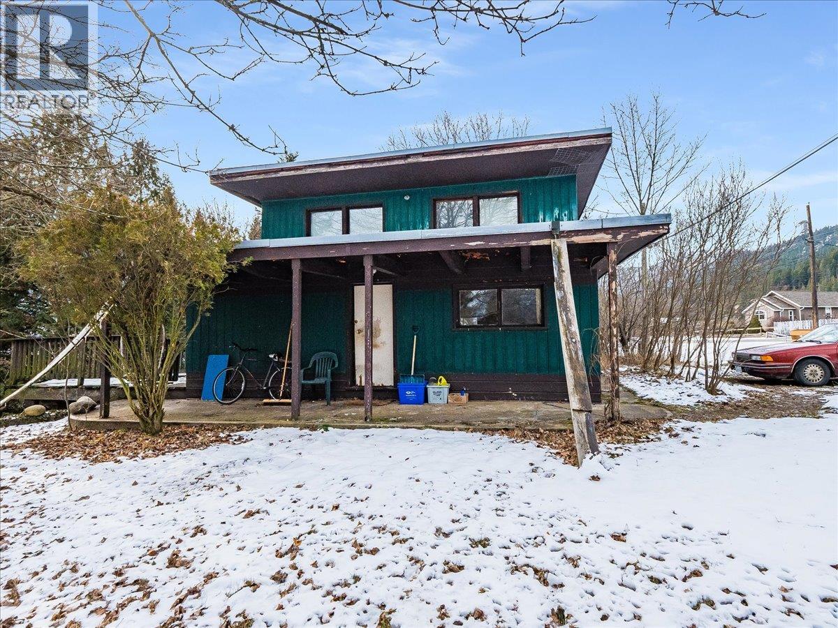 2962 Charleston Avenue, Castlegar