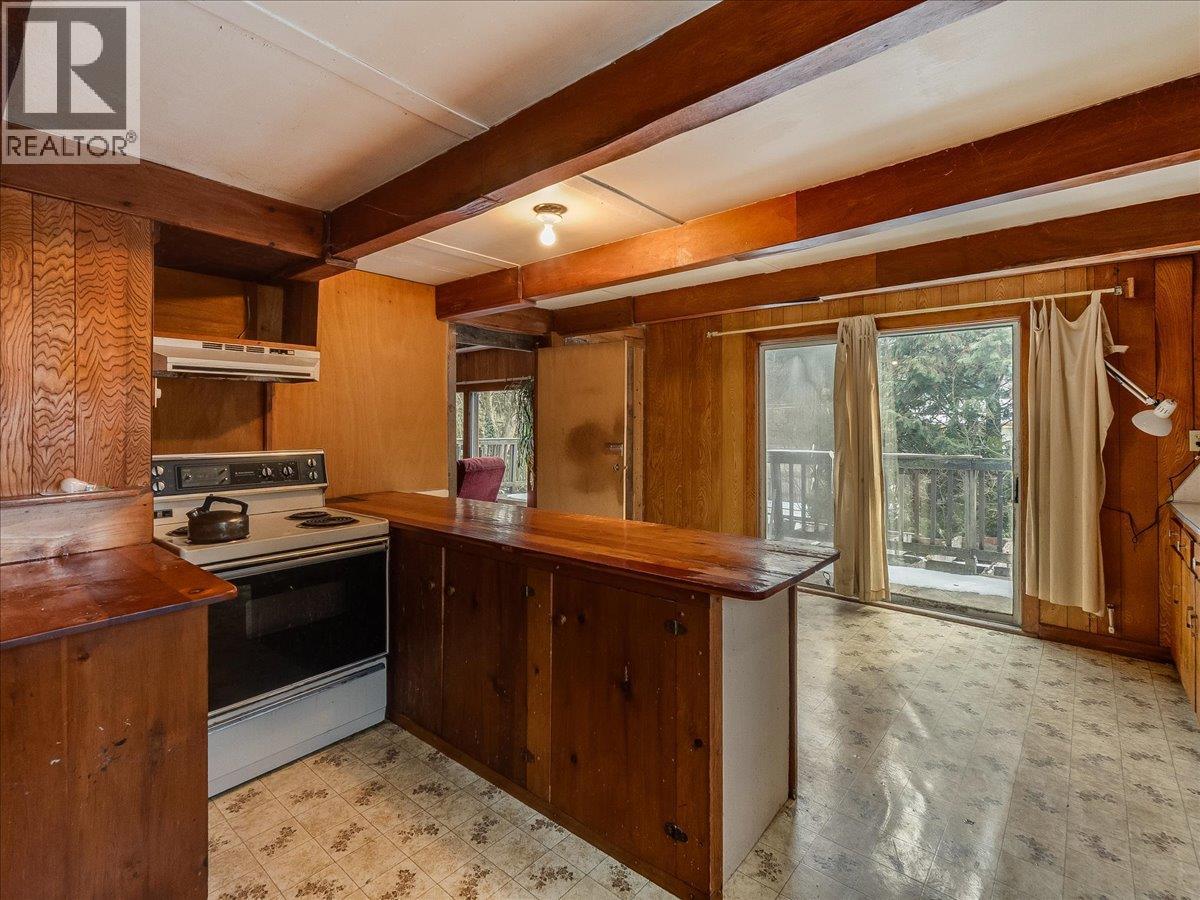 2962 Charleston Avenue, Castlegar