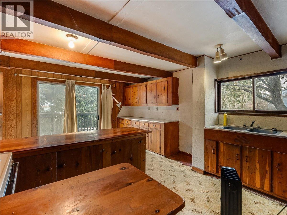 2962 Charleston Avenue, Castlegar