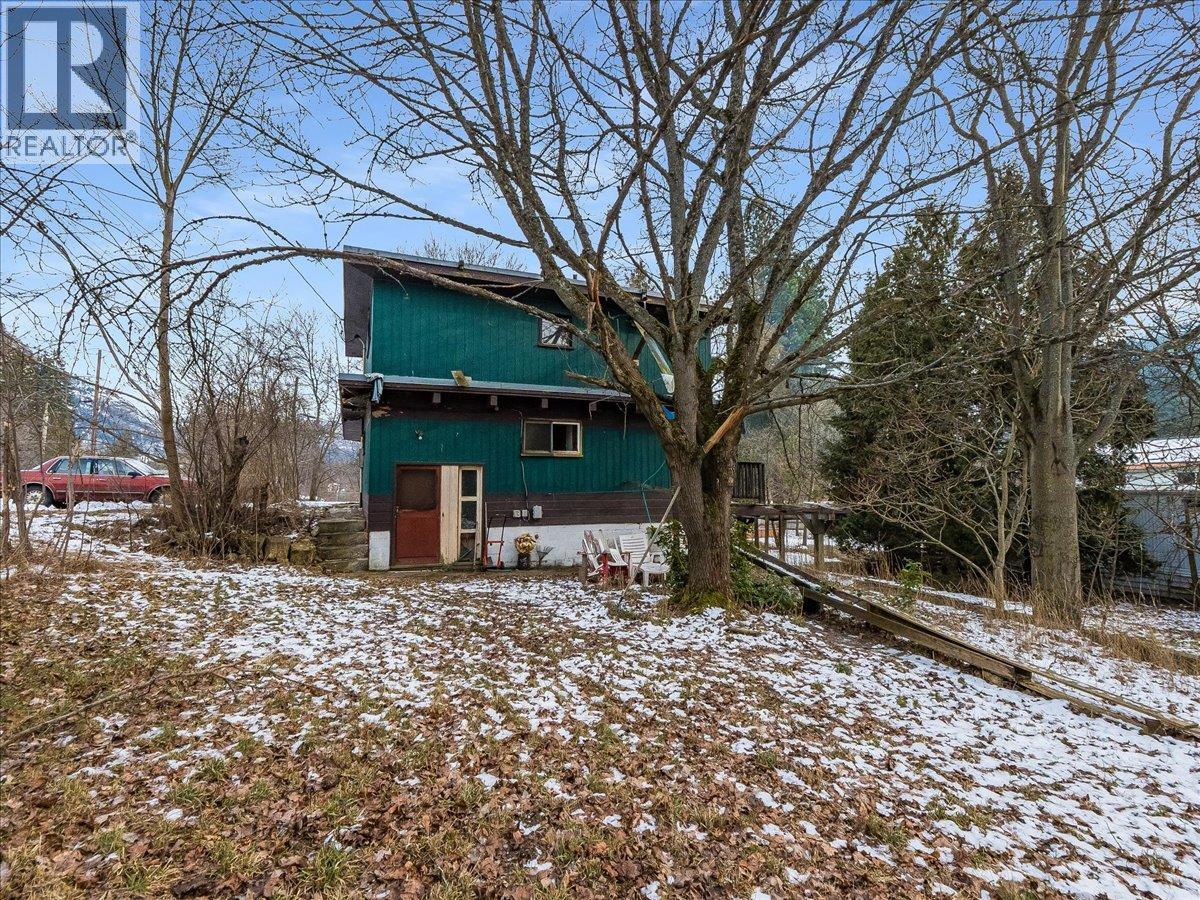 2962 Charleston Avenue, Castlegar