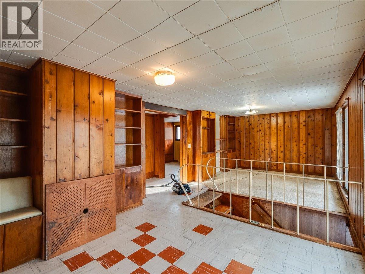 2962 Charleston Avenue, Castlegar