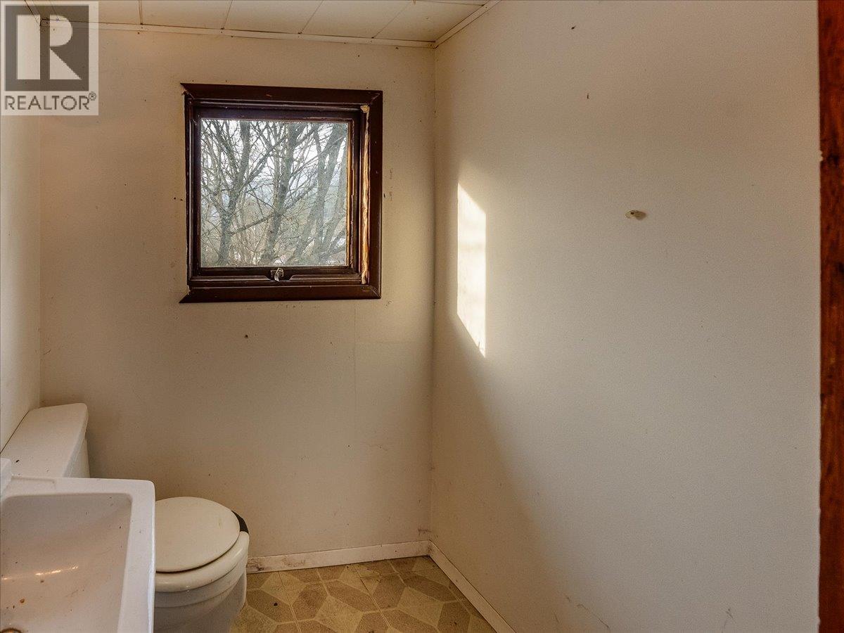 2962 Charleston Avenue, Castlegar