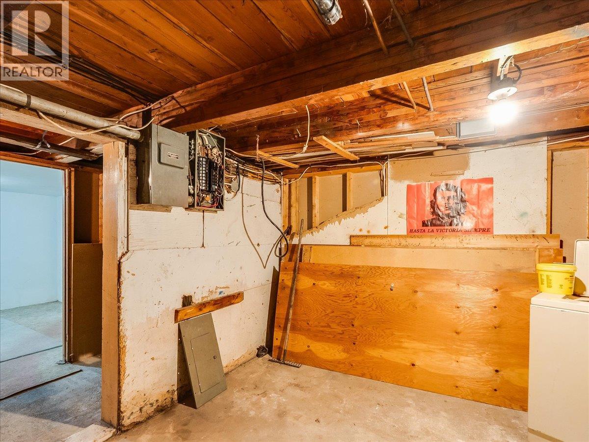 2962 Charleston Avenue, Castlegar