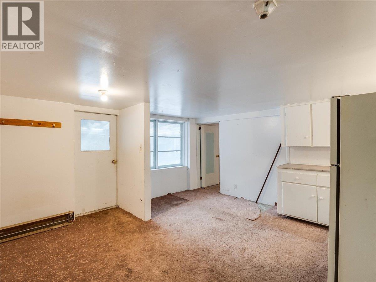 2962 Charleston Avenue, Castlegar