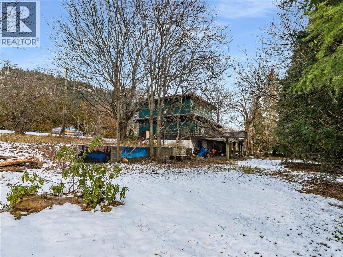 2962 Charleston Avenue, Castlegar
