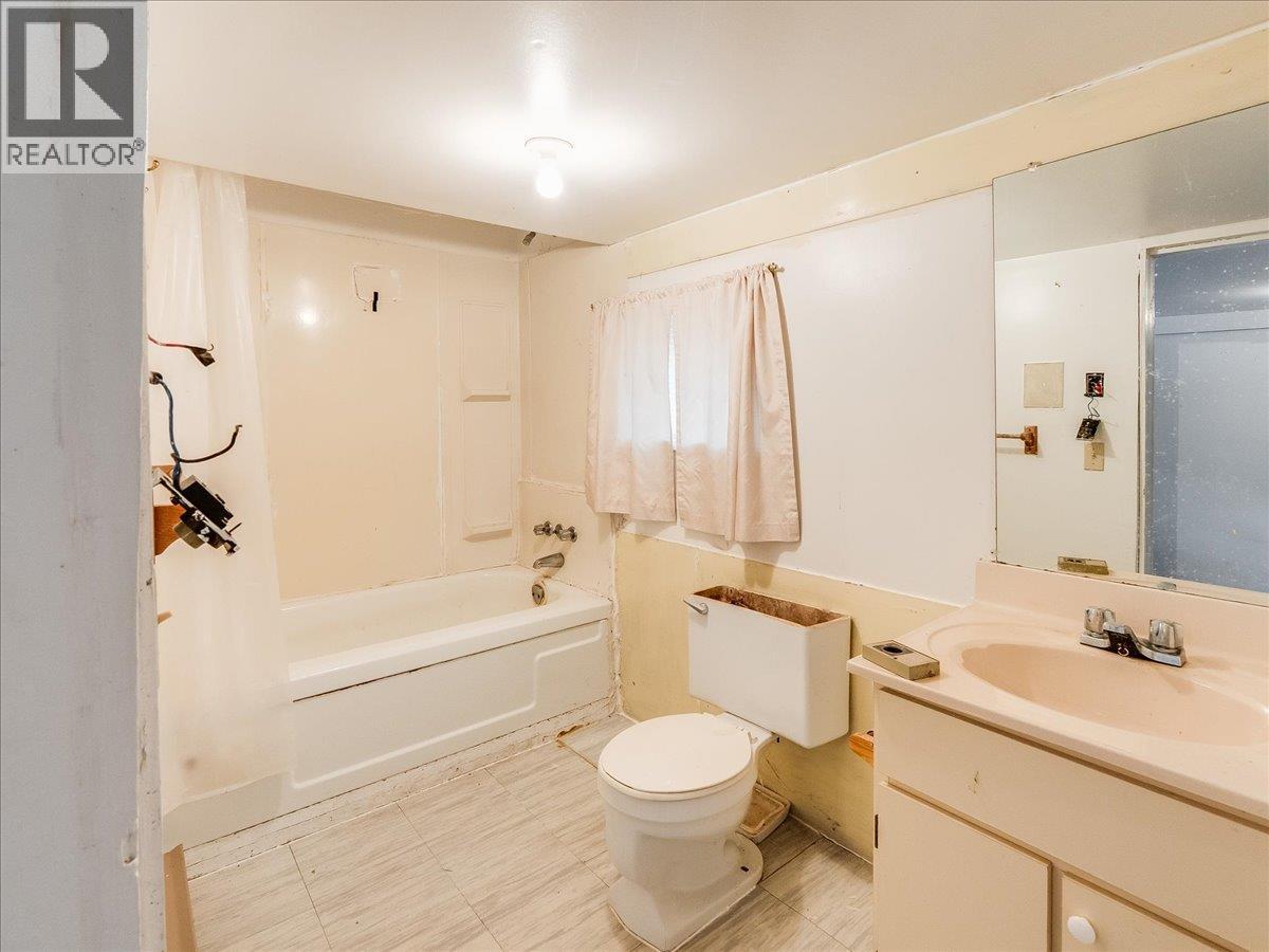 2962 Charleston Avenue, Castlegar