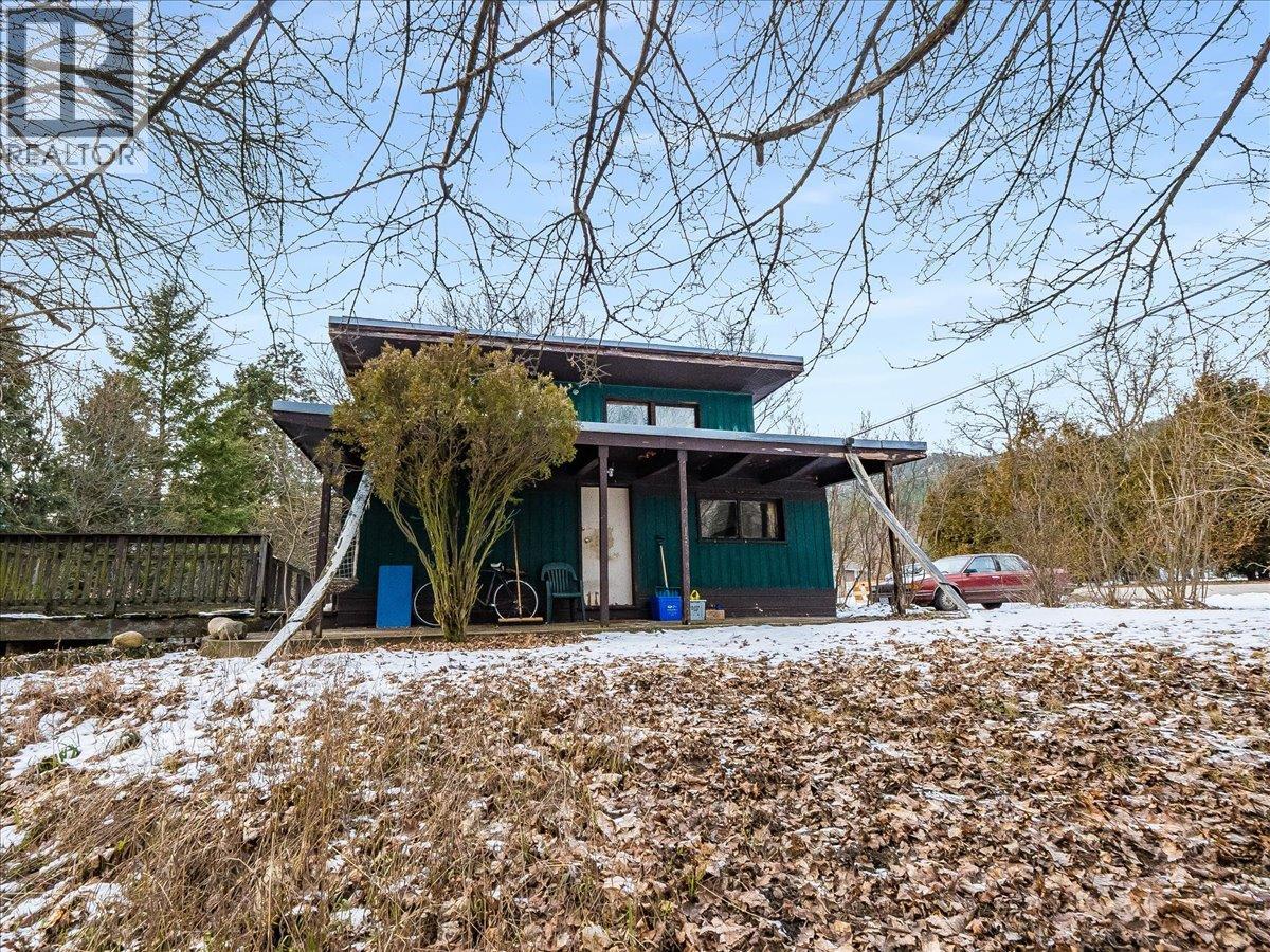 2962 Charleston Avenue, Castlegar