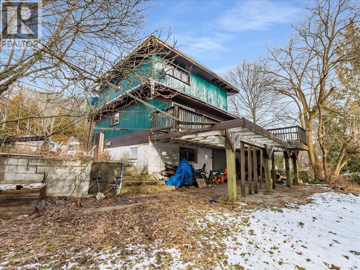 2962 Charleston Avenue, Castlegar