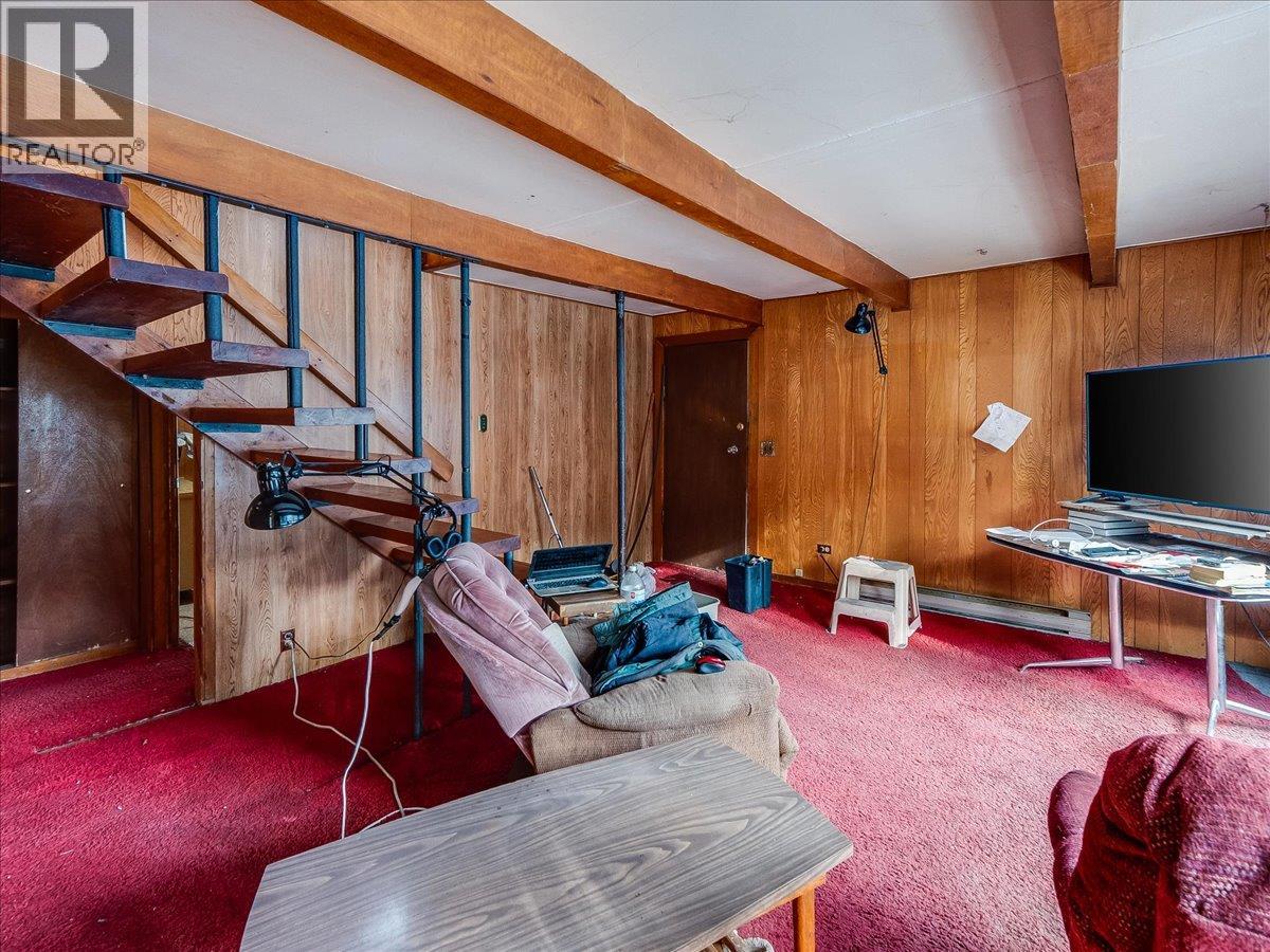 2962 Charleston Avenue, Castlegar