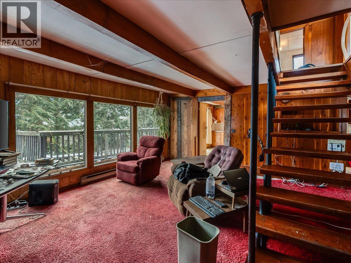 2962 Charleston Avenue, Castlegar