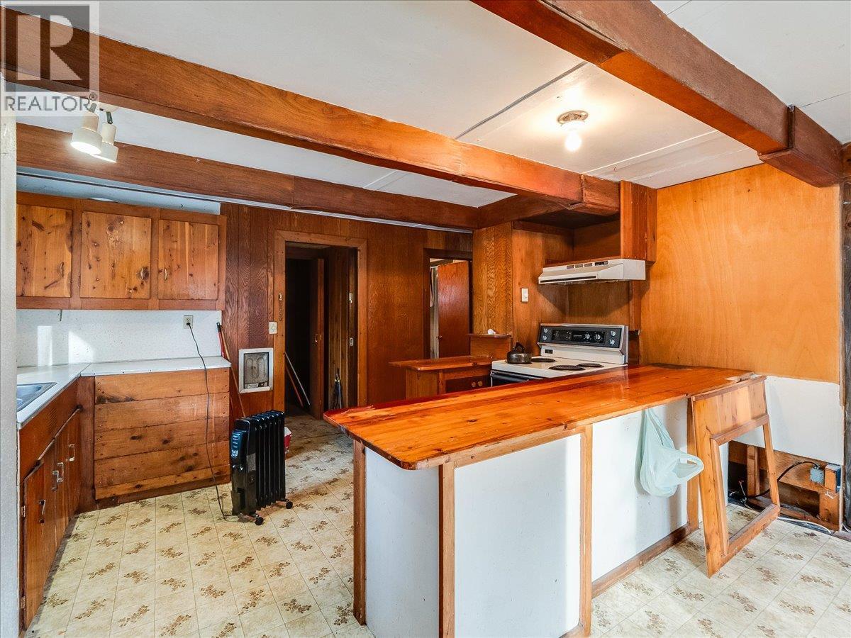 2962 Charleston Avenue, Castlegar