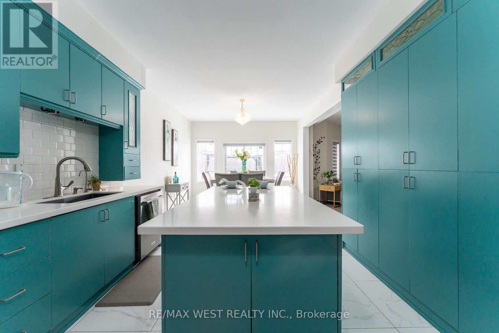 76 YELLOW AVENS BOULEVARD - 20