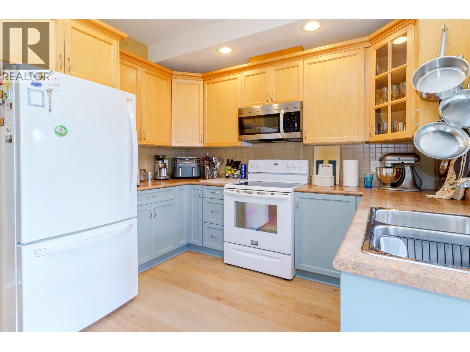 2018 FRASER AVENUE, Port Coquitlam