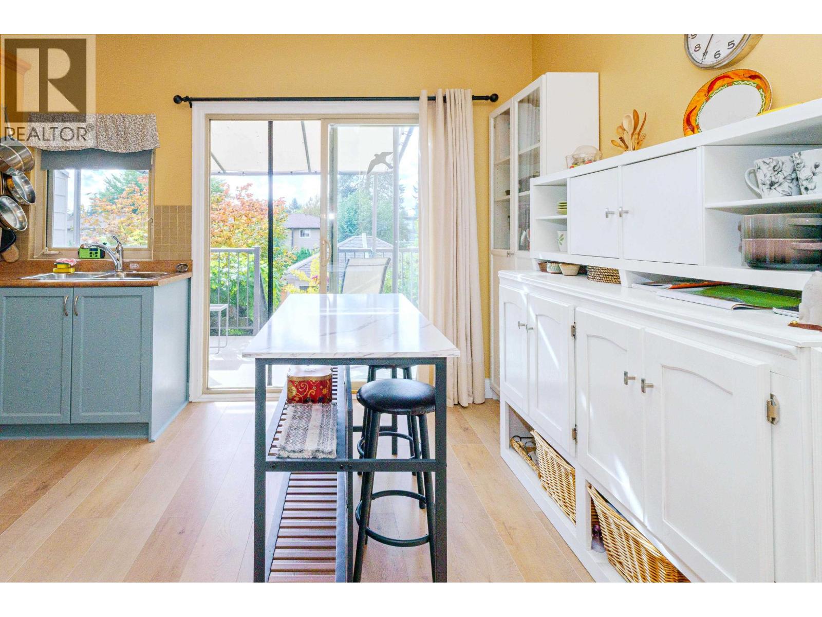 2018 FRASER AVENUE, Port Coquitlam