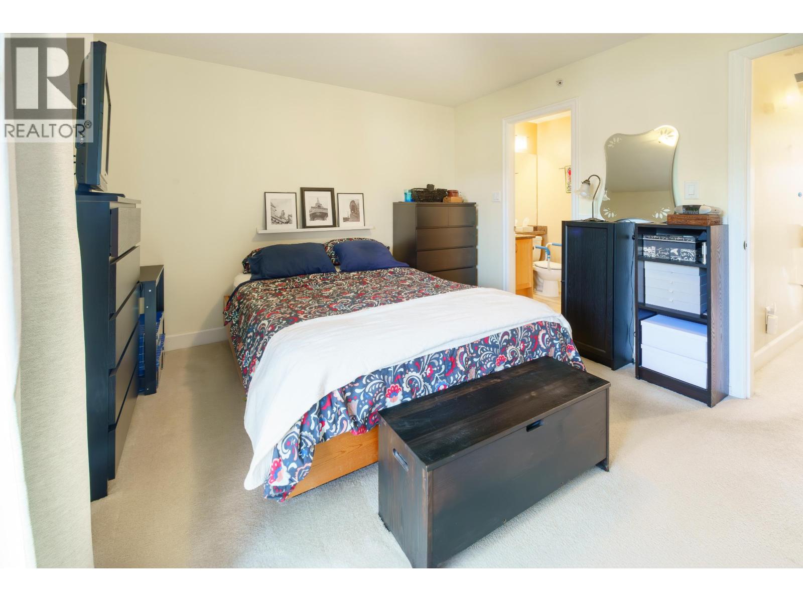 2018 FRASER AVENUE, Port Coquitlam