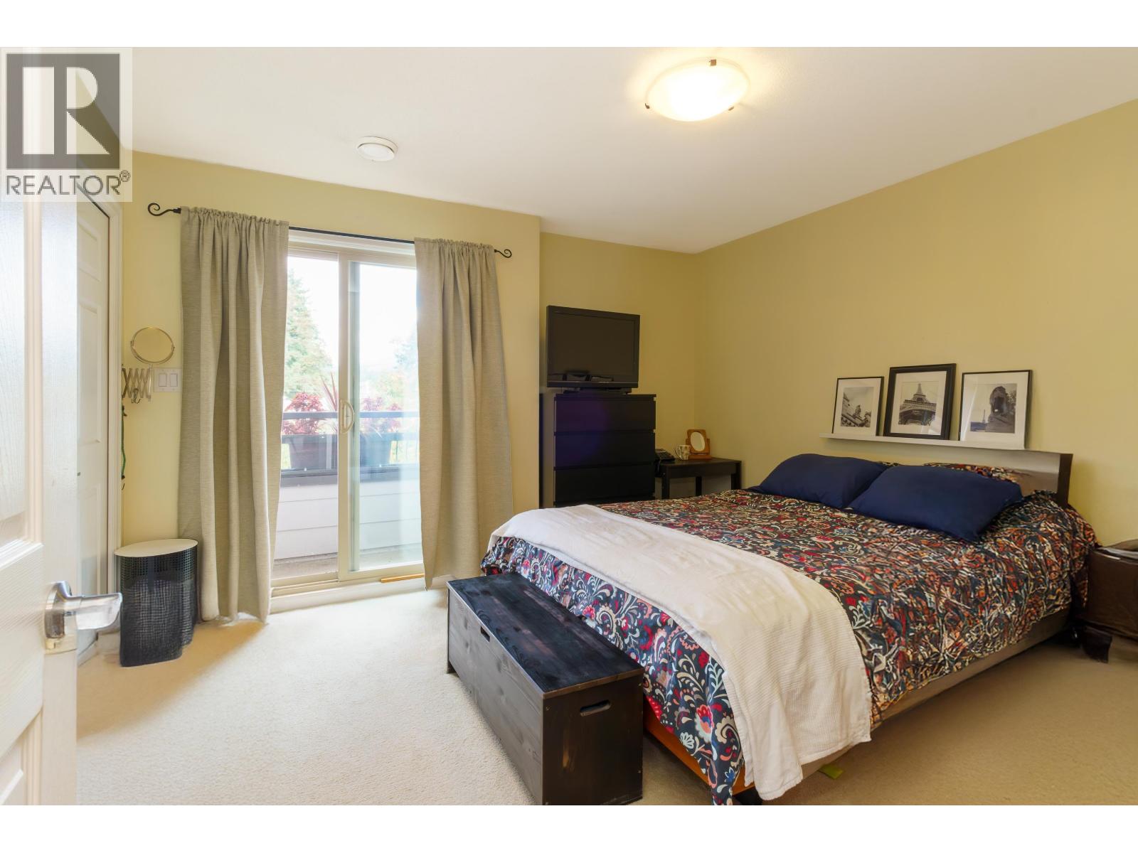 2018 FRASER AVENUE, Port Coquitlam