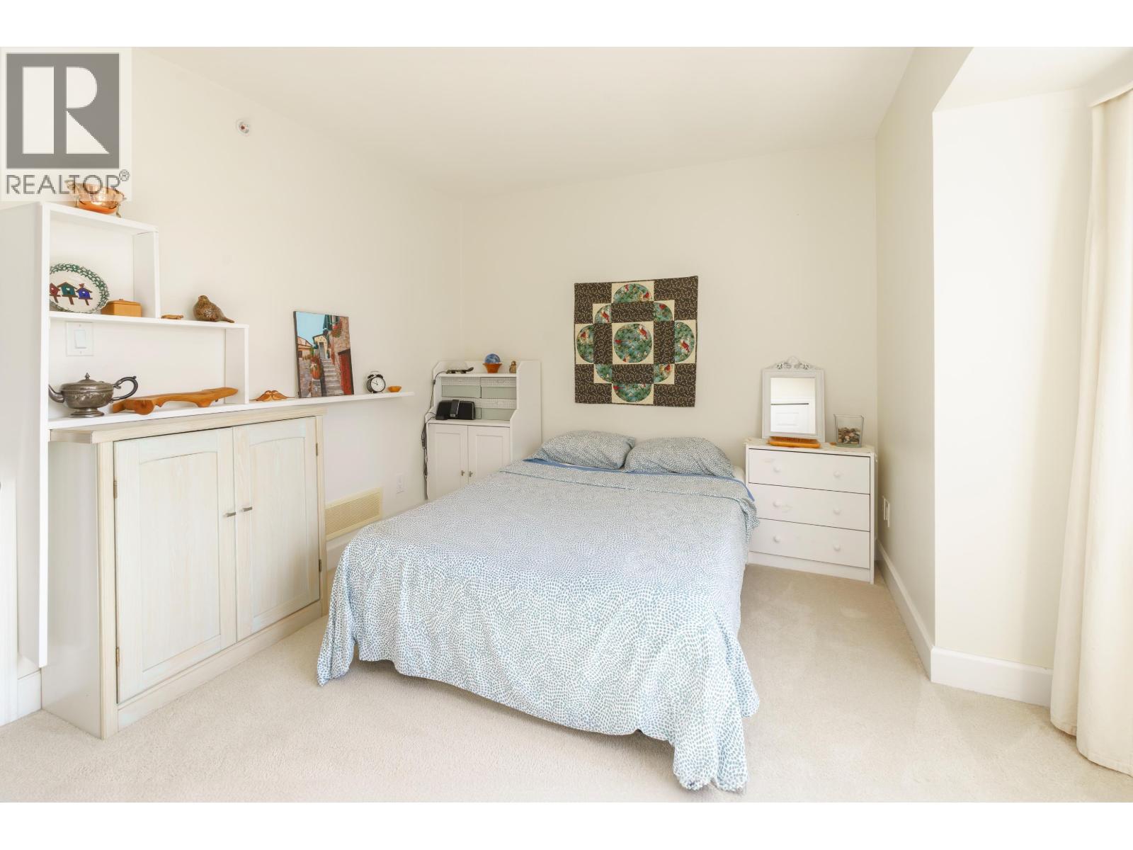 2018 FRASER AVENUE, Port Coquitlam