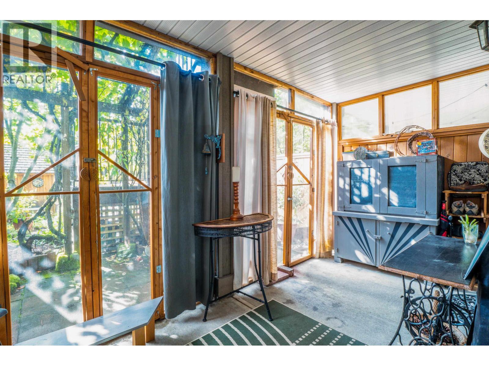 2018 FRASER AVENUE, Port Coquitlam