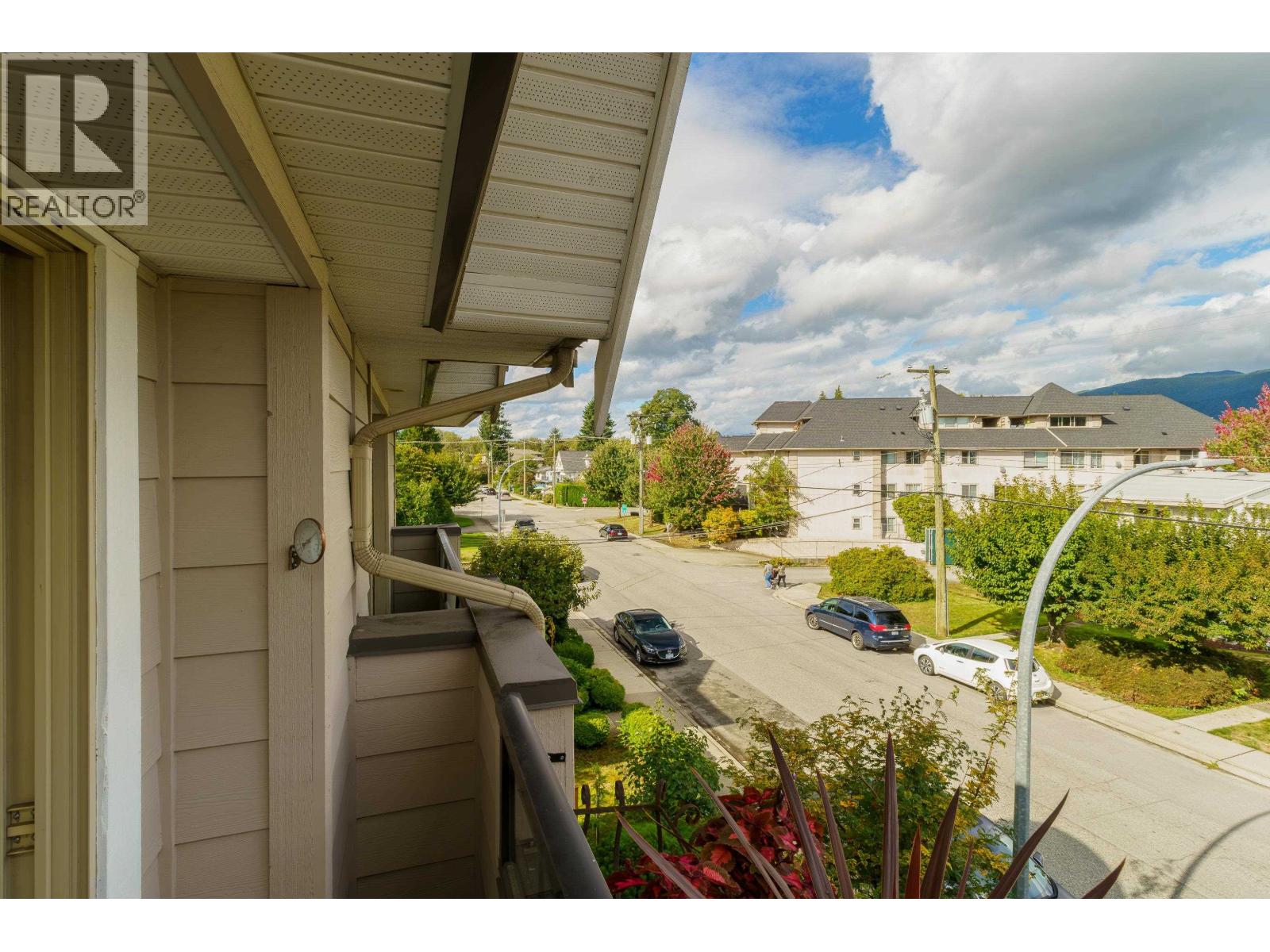 2018 FRASER AVENUE, Port Coquitlam