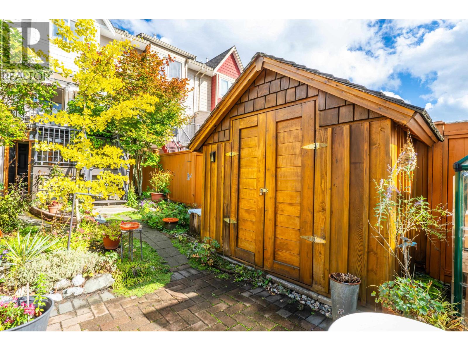 2018 FRASER AVENUE, Port Coquitlam