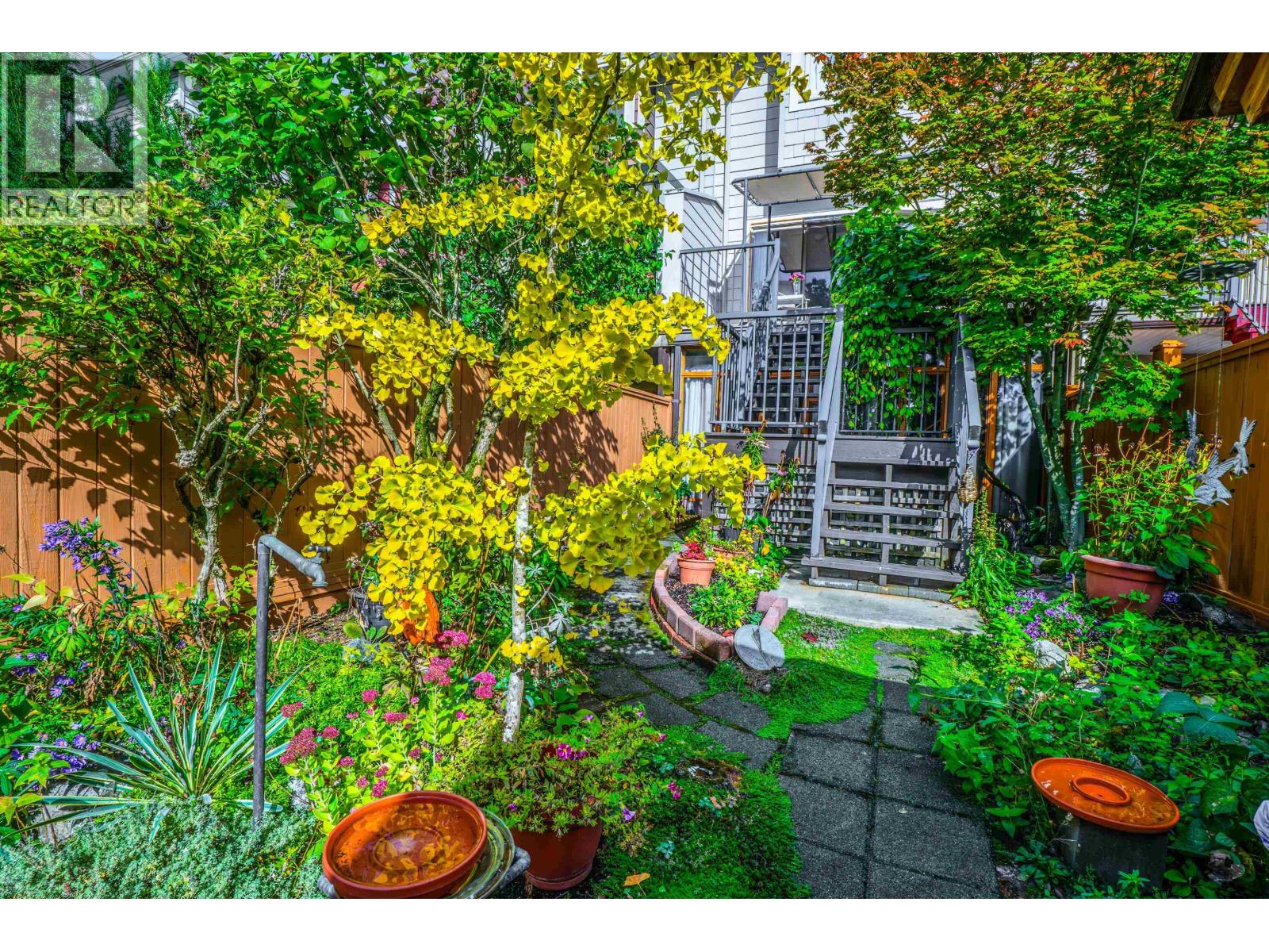 2018 FRASER AVENUE, Port Coquitlam