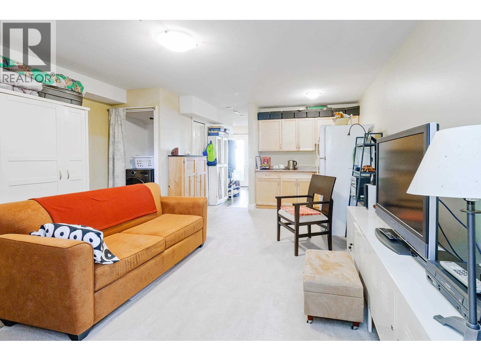 2018 FRASER AVENUE, Port Coquitlam