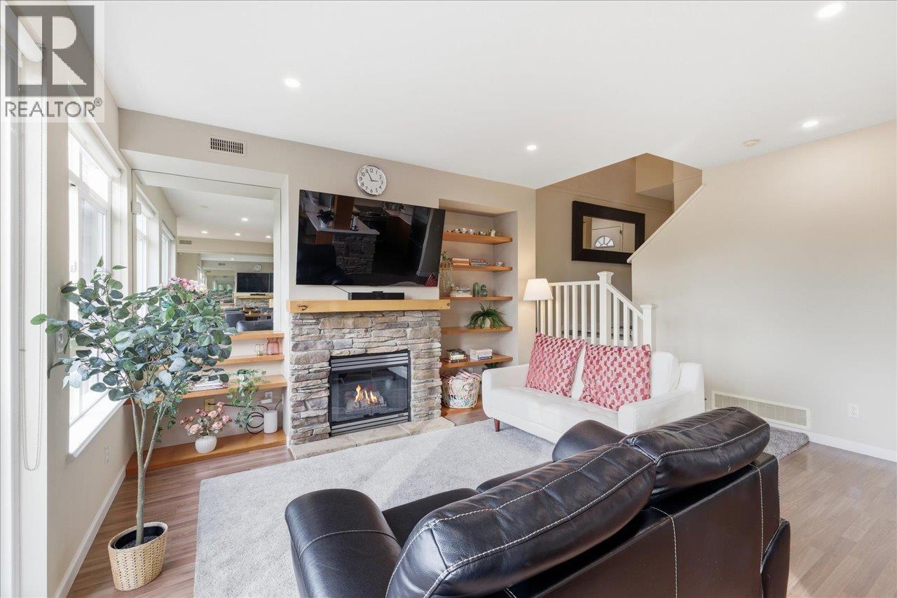 21 15 FOREST PARK WAY - Photo 2 of 36, Port Moody, British Columbia