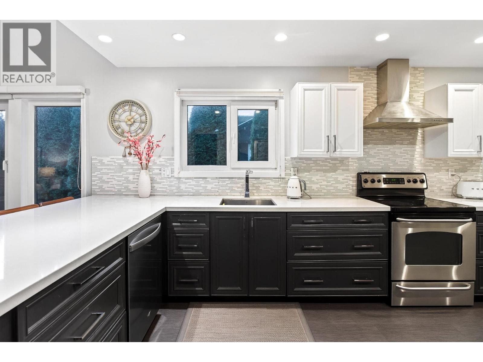 1614 LYNN VALLEY ROAD, North Vancouver