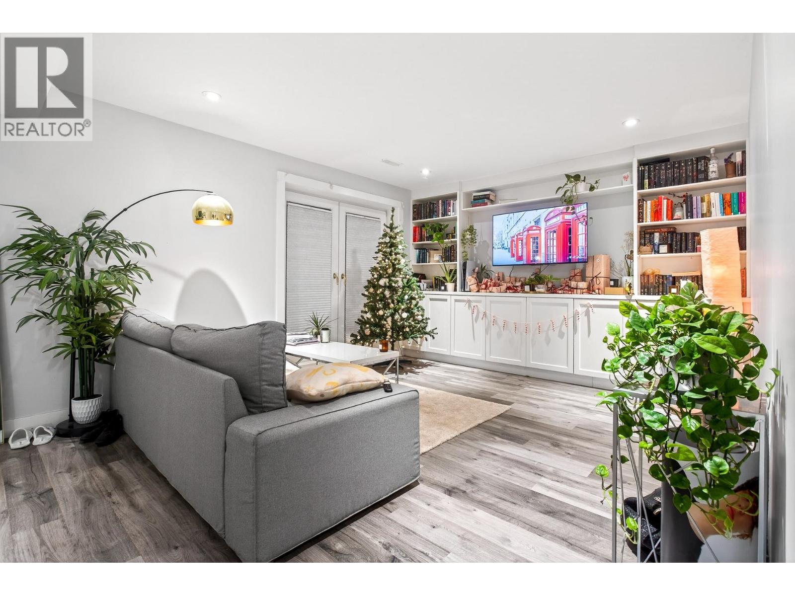 1614 LYNN VALLEY ROAD, North Vancouver