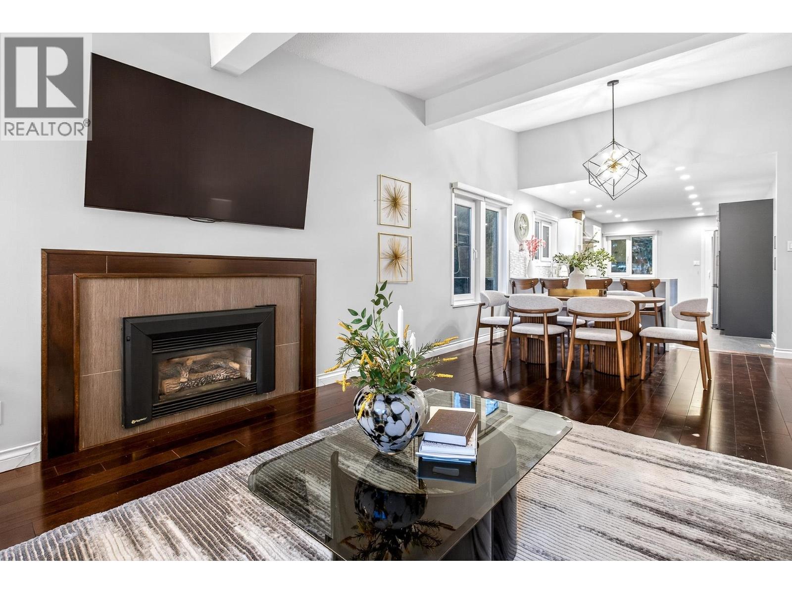 1614 LYNN VALLEY ROAD, North Vancouver