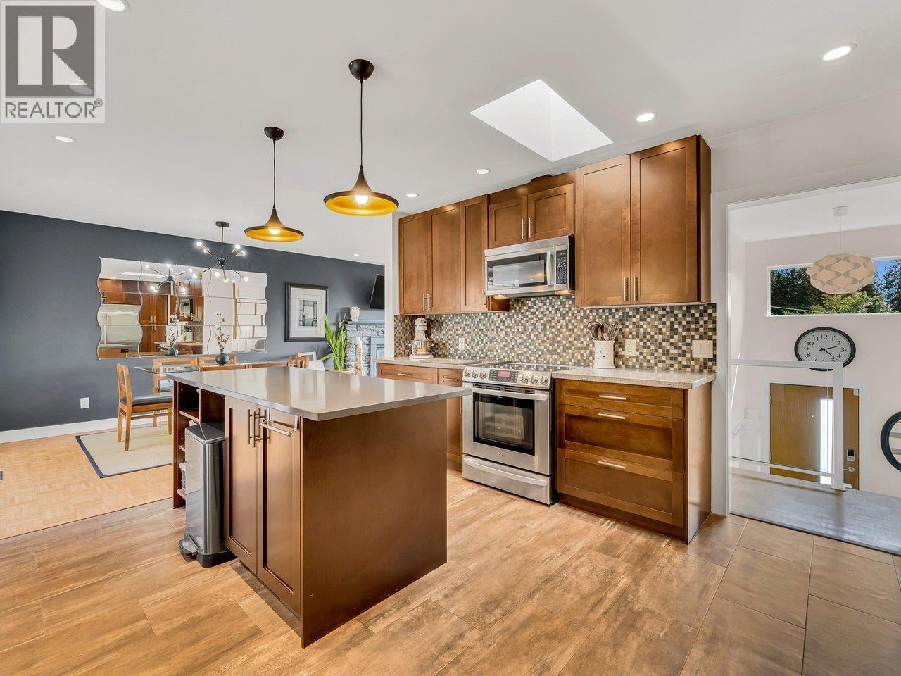 1837 LARSON ROAD, North Vancouver