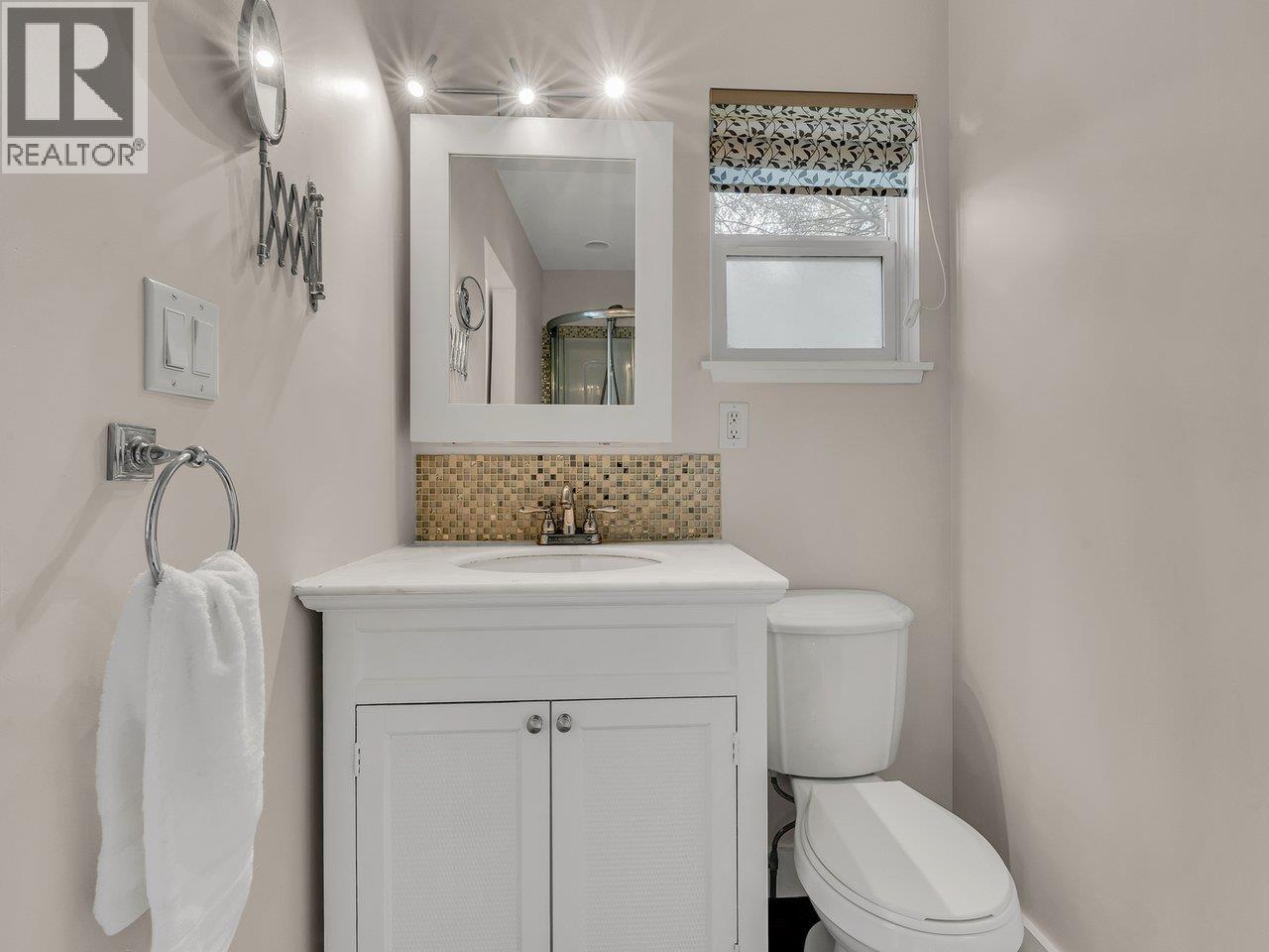 1837 LARSON ROAD, North Vancouver