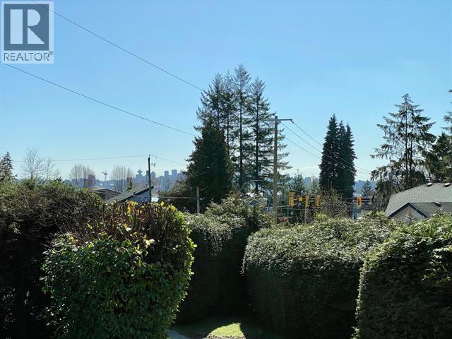 1837 LARSON ROAD, North Vancouver