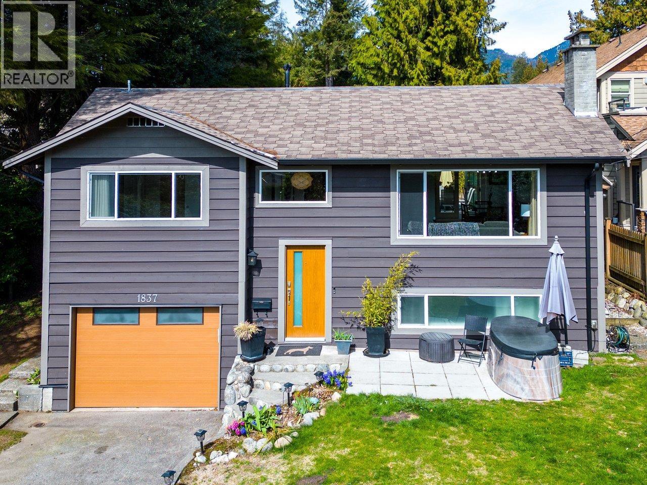 1837 LARSON ROAD, North Vancouver