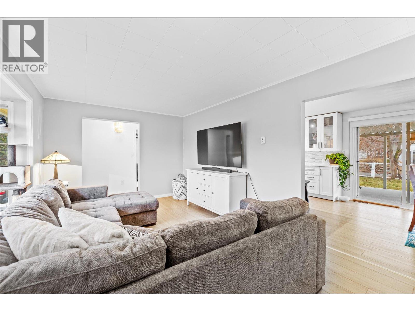 13614 SPENCER Avenue, Summerland