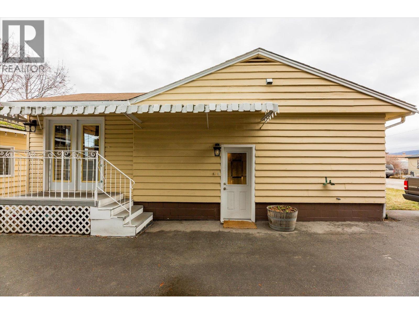 13614 SPENCER Avenue, Summerland