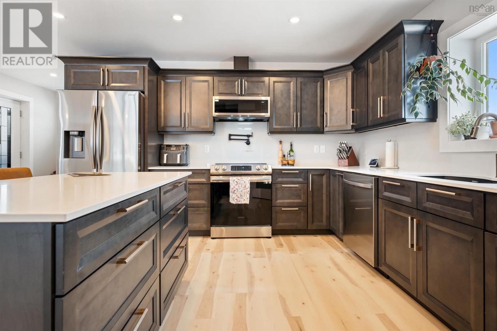 Property 15 of 50 of 1613 MacKay Street