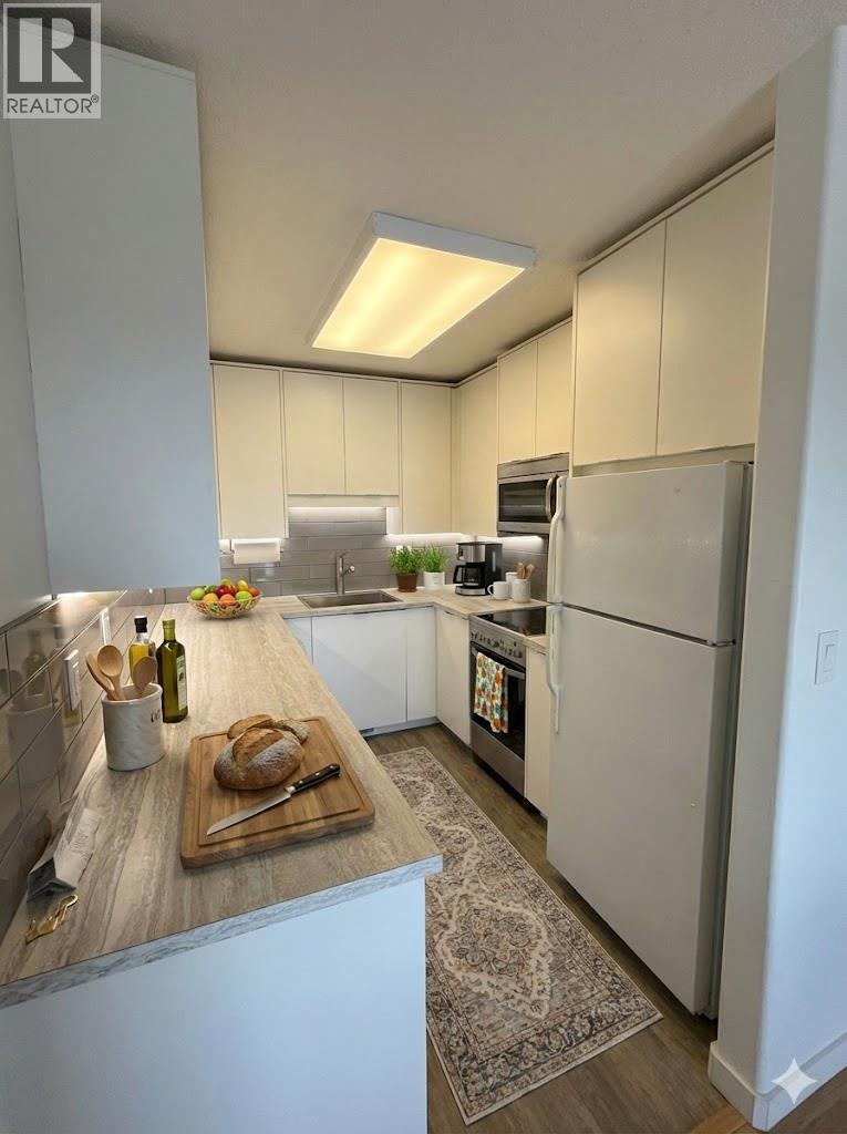 3155 Gordon Drive Unit# 207, Kelowna